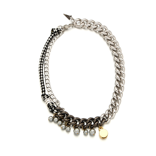 VA Chain Pearl Necklace