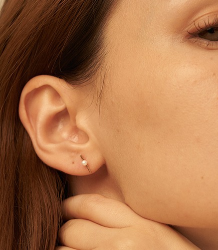 Point Pearl Earring